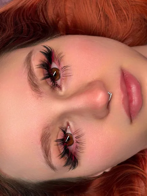 Black and red volume lashes